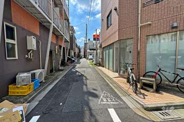 敷地の東側前面道路（北側から）