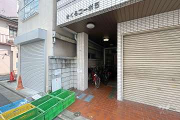 敷地入り口　