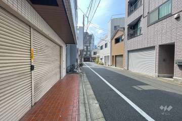 敷地の西側前面道路（北側から）