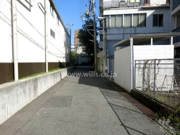 敷地北側の前面道路