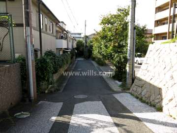 敷地南側の前面道路