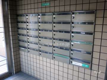 住戸入り口（共用ポスト）