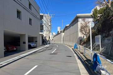 敷地東側の前面道路