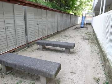 敷地内の小さな公園
