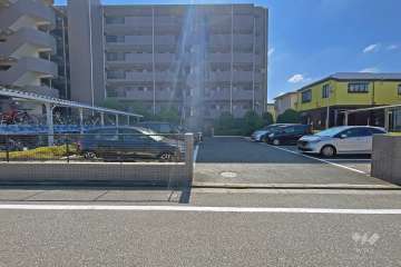 敷地内駐車場（屋外平面式）