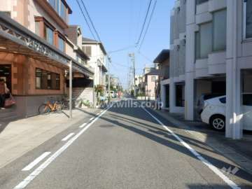 敷地北側の前面道路