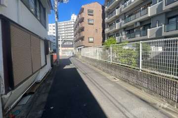 敷地南側の前面道路