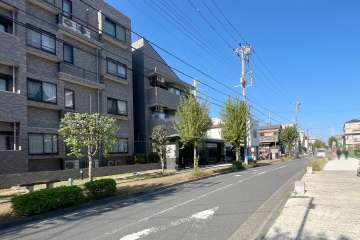 敷地東側の前面道路