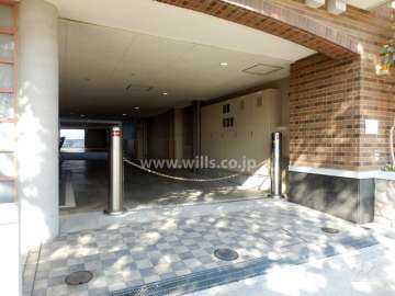 駐車場出入り口（ロボットゲート付き）