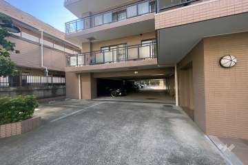 駐車場の出入り口