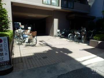 駐車場出入り口