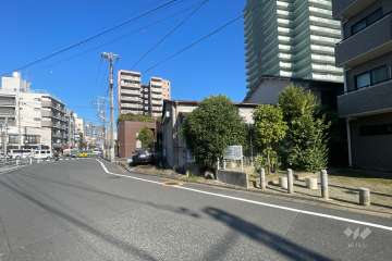 敷地北側の前面道路