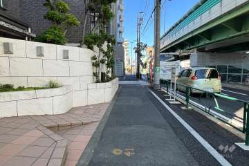 敷地北東側の前面道路