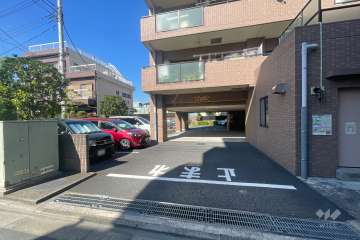 駐車場の出入り口