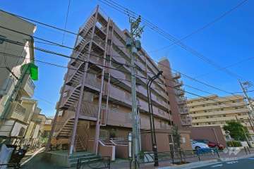 ロイヤル立石マンションの外観（北東側から）
