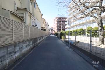 敷地南側の前面道路