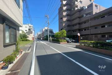 敷地北側の前面道路　