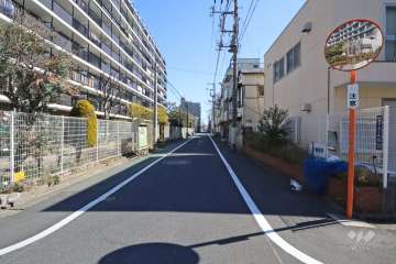 敷地南側の前面道路　
