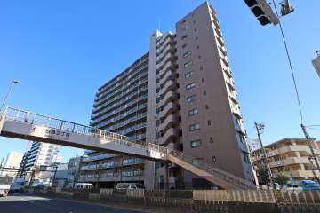 ライオンズマンション葛飾青戸の外観(南西側から)