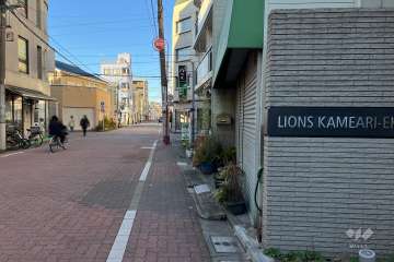 敷地西側の前面道路