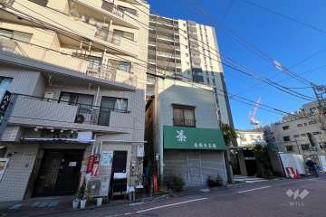 ライオンズ亀有駅前レジデンスの外観（北西側から）