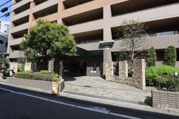 西側エントランスアプローチ