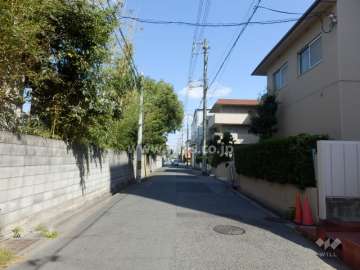 敷地北西側の前面道路