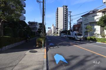 敷地北東側の前面道路