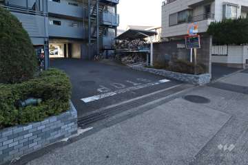 駐車場の出入り口　