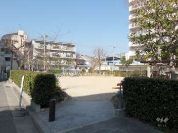 敷地に隣接する南青木公園