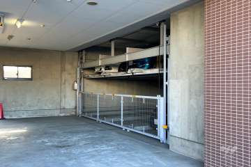 敷地内駐車場（屋内機械式）