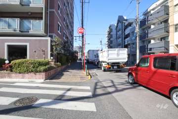 敷地北側の前面道路