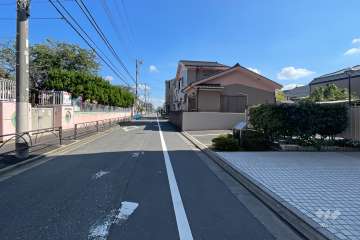 敷地北側の前面道路
