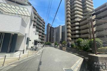 敷地北側の前面道路