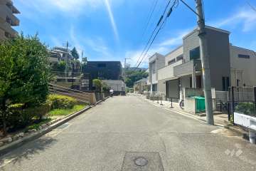 敷地北側の前面道路