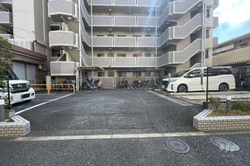駐車場の出入り口