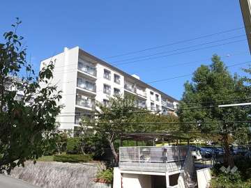 渦ヶ森コーポ8号館の外観（南西側から）