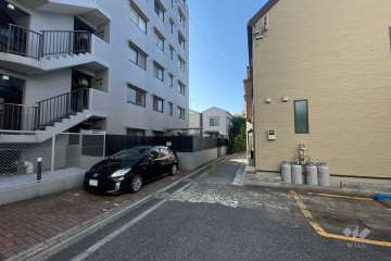 敷地の西側前面道路（北側から）