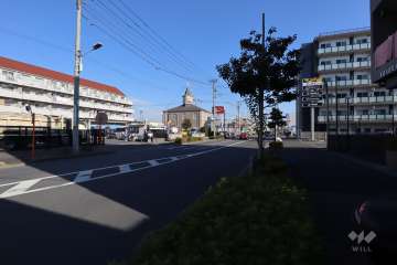 敷地北側の前面道路(西側から)