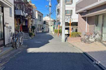 敷地西側の前面道路　