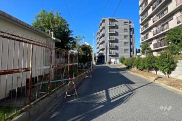 敷地南側の前面道路