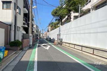 敷地北側の前面道路