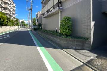 敷地北側の前面道路　