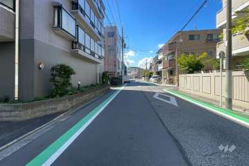 敷地北側の前面道路
