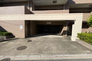 駐車場の出入り口