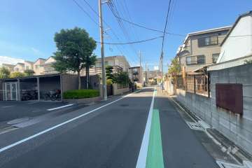 敷地の東側前面道路（南側から）
