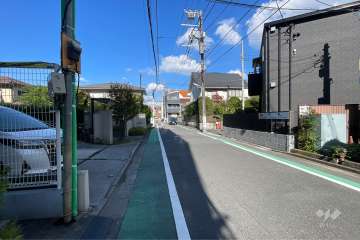 敷地の東側前面道路（南側から）