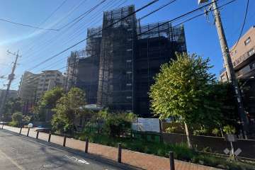 アーデル綾瀬の外観（北西側から）