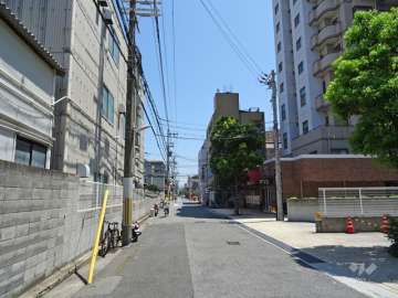 敷地北側の前面道路