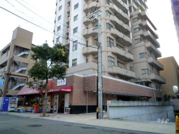 棟内1階に店舗部分があります。